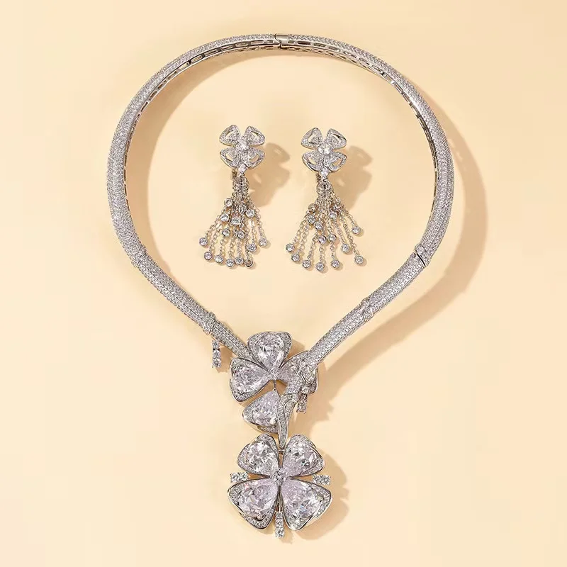 High Quality Popular Brand Luxury Jewelry Ladies Exquisite Lucky Grass Wedding Necklace Earrings Banquet Anniversary Accessories