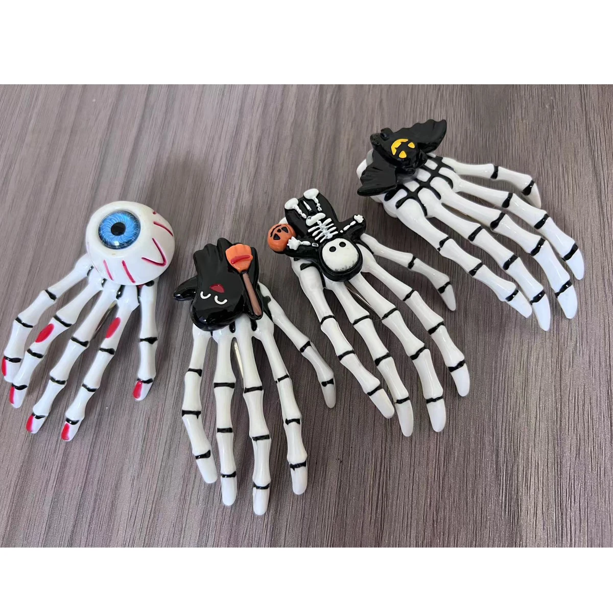 Skull Hand Hair Clip Stylish Lightweight Skeleton Hair Claw for Halloween Party Favor Decor Eyeball Gothic Accessory