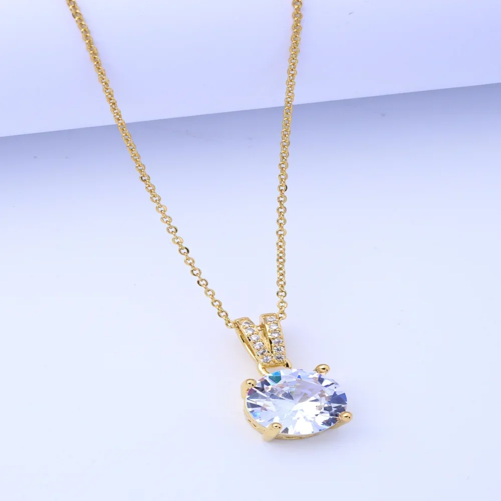 Bellissima collana con pendente micro-intarsiato in rame, acciaio al titanio elettrolitico, design a trifoglio con zirconi - Regalo perfetto per le donne