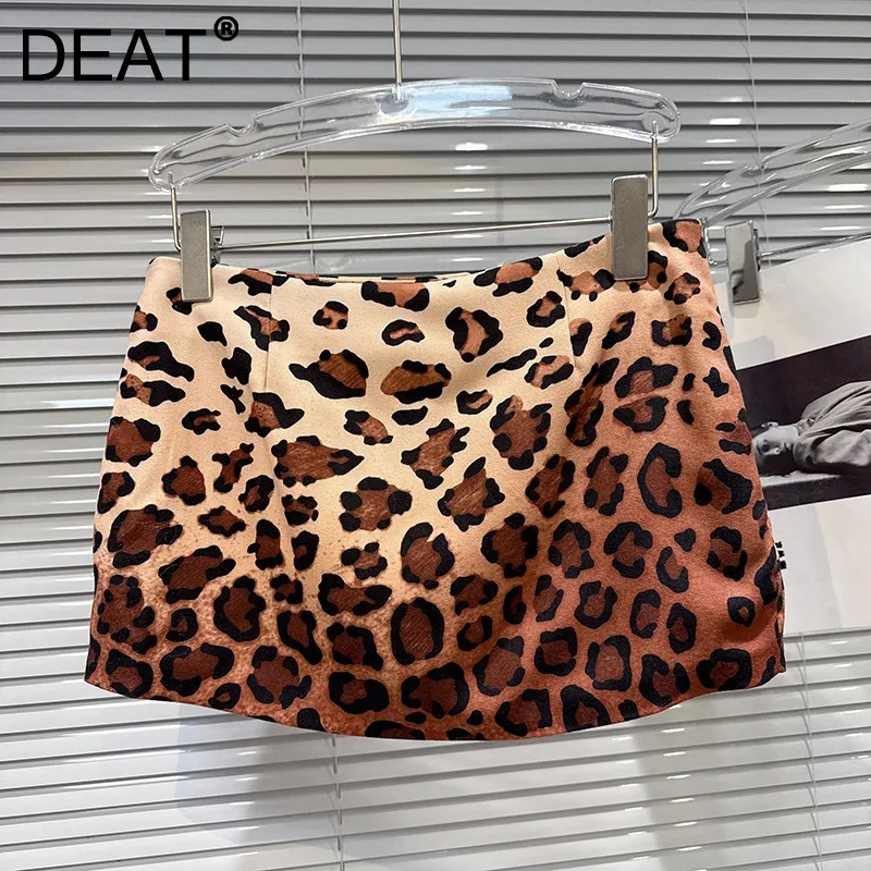 DEAT 2025 invierno nueva moda Falda corta con estampado de leopardo amarillo para mujer faldas acampanadas versátiles de cintura baja envueltas en la cadera 11A07921