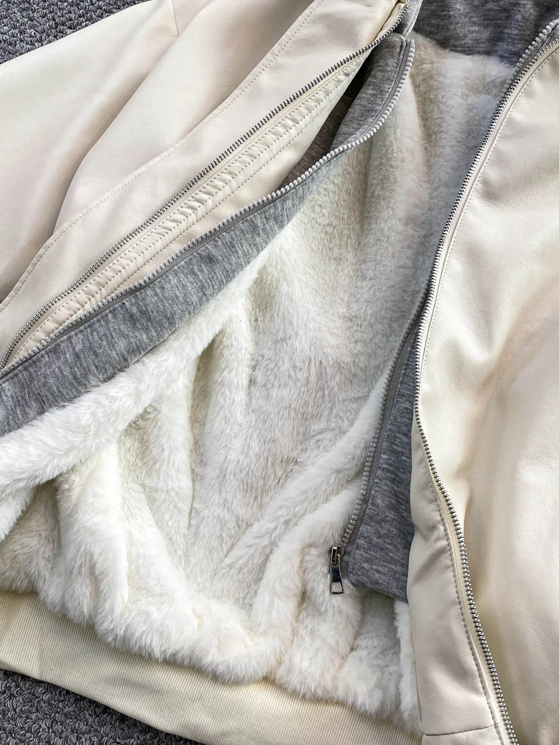 Retro Kurtka Damska ze Skóry PU z Kapturem, Podszewką i Efektem Wyszczuplającym, Styl Vintage, Długi Rękaw, Zapinana na Zamek