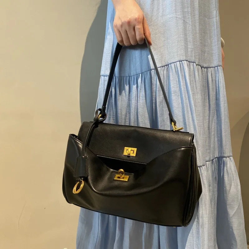 Alirattan 2024 New Shoulder Bag Smooth Leather Handheld Women\'s Bag Underarm Lock for Casual Commuting Bag