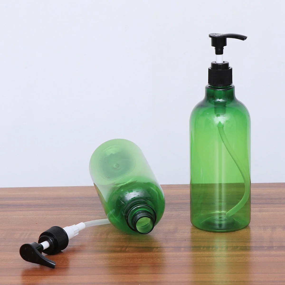 2 Stück 500 ml Shampoo-Spender, nachfüllbar, Haustier-PP-Spray für Körperwäsche, Flüssigseife, ätherisches Öl, grün, schwarz, wiederverwendbar, umweltfreundlich