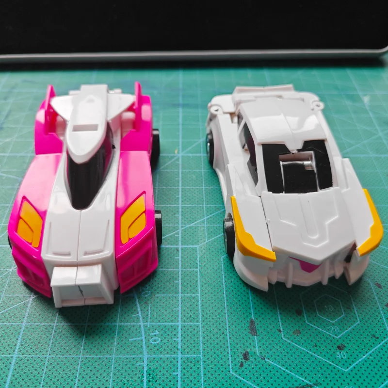 은색 날개 달린 비행 용 장난감 마법 유니콘 변신 바운싱 카 자석 변형 로봇 액션 피규어 소년용