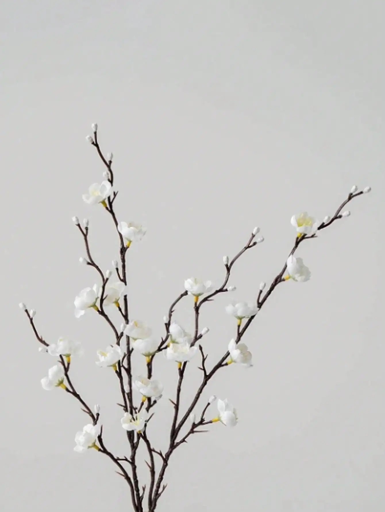 Künstliche Blumen, weiße Pflaumenblüte, 21,7 Zoll, gefälschte Kunststoffblume mit langem Stiel, für Zuhause, Hotel, Hochzeit, Party, Garten, Dekoration, Geschenke, Geburtstag – Detail 7