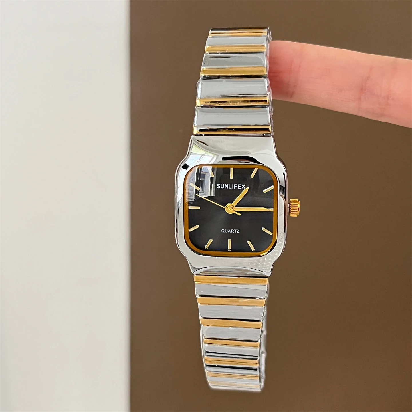 다재다능한 중세풍 여성용 사각형 니치 고급 쿼츠 소형 사각 시계