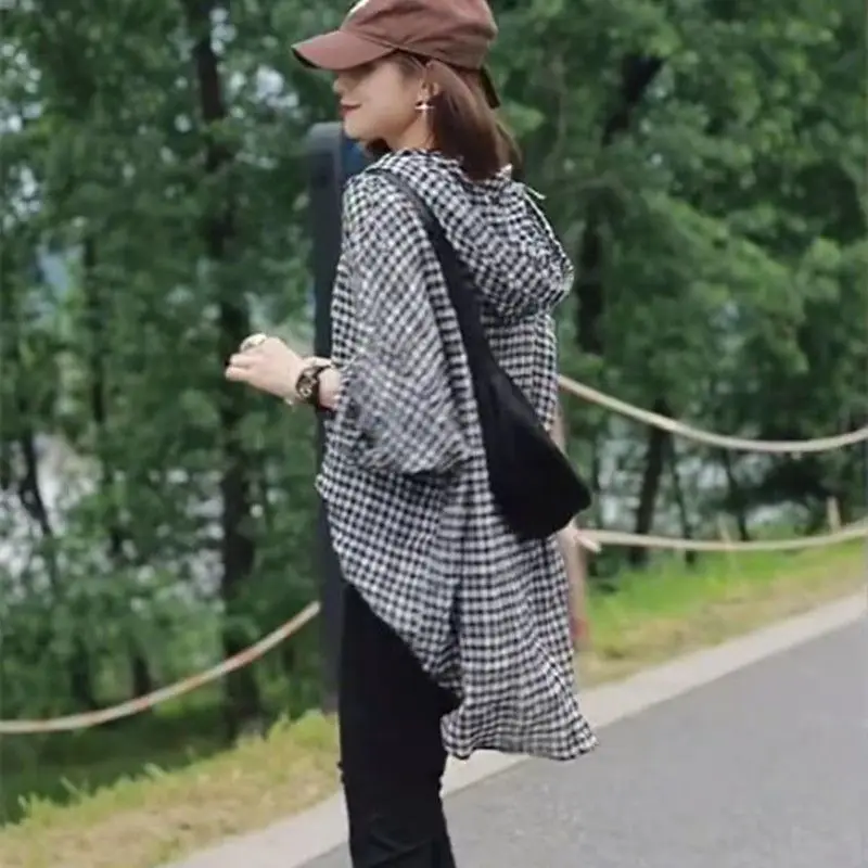 Mulheres de comprimento médio primavera e outono novo nicho solto roupas de proteção solar fina camisa xadrez jaqueta para mulher de manga comprida topo