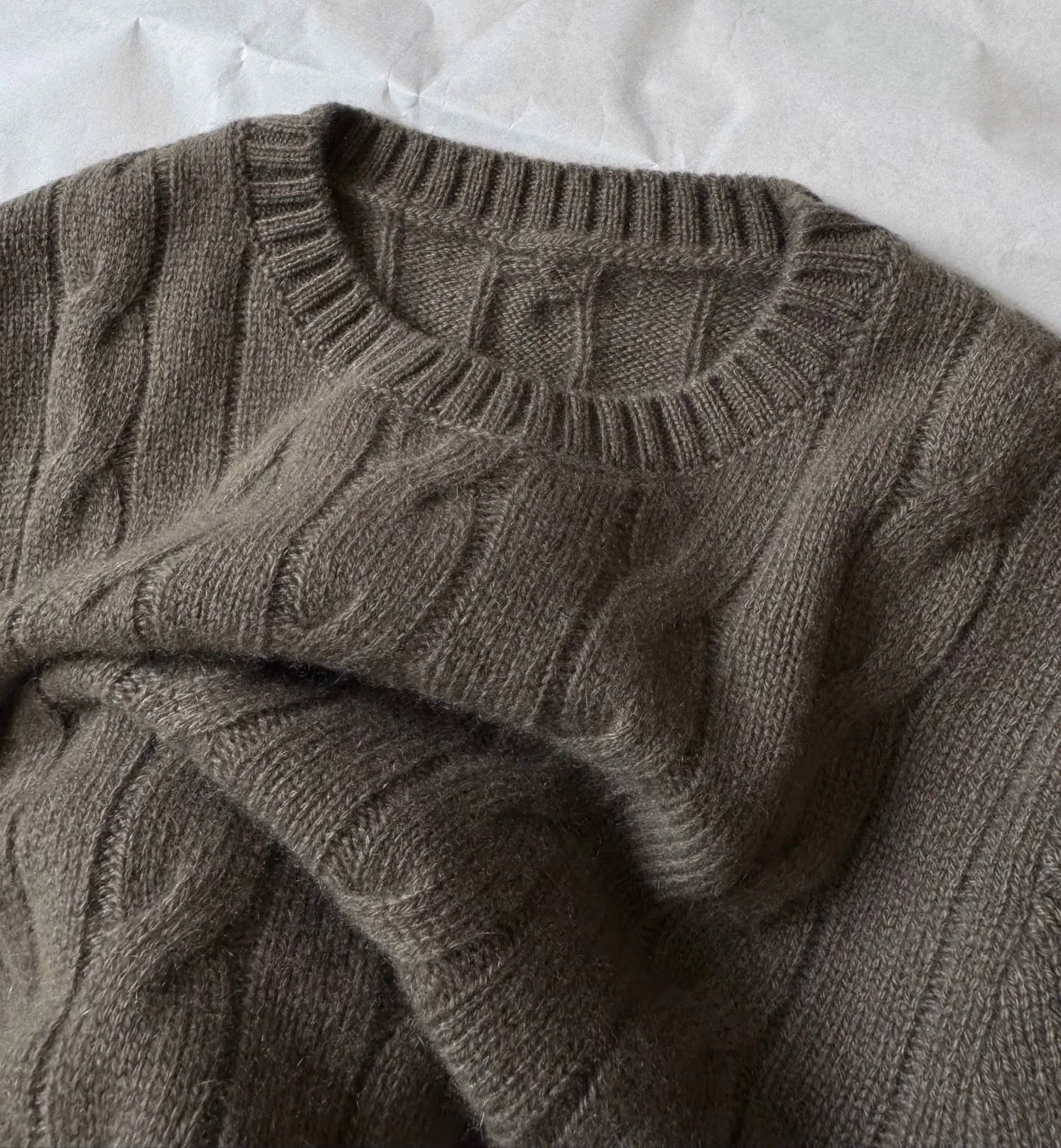 New Women's Knitwear: Neutral Tones—The Versatile Foundation for an Autumn/Winter WardrobeNO.39