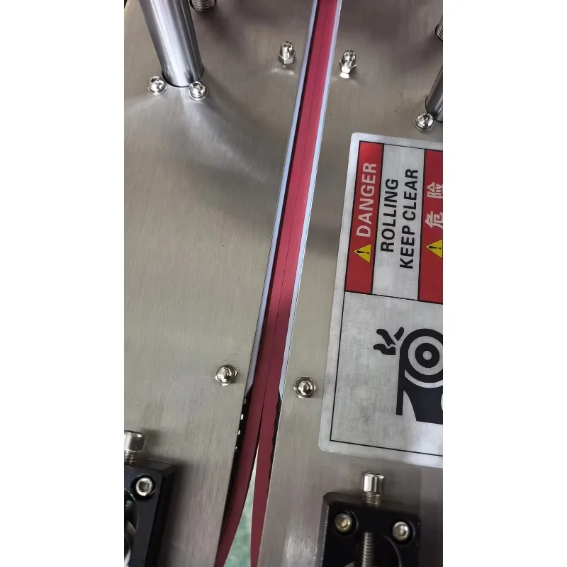 Side Clamped Bottle Conveying Bottomless Conveyor Is Used For Bottle Coding And Date Printing