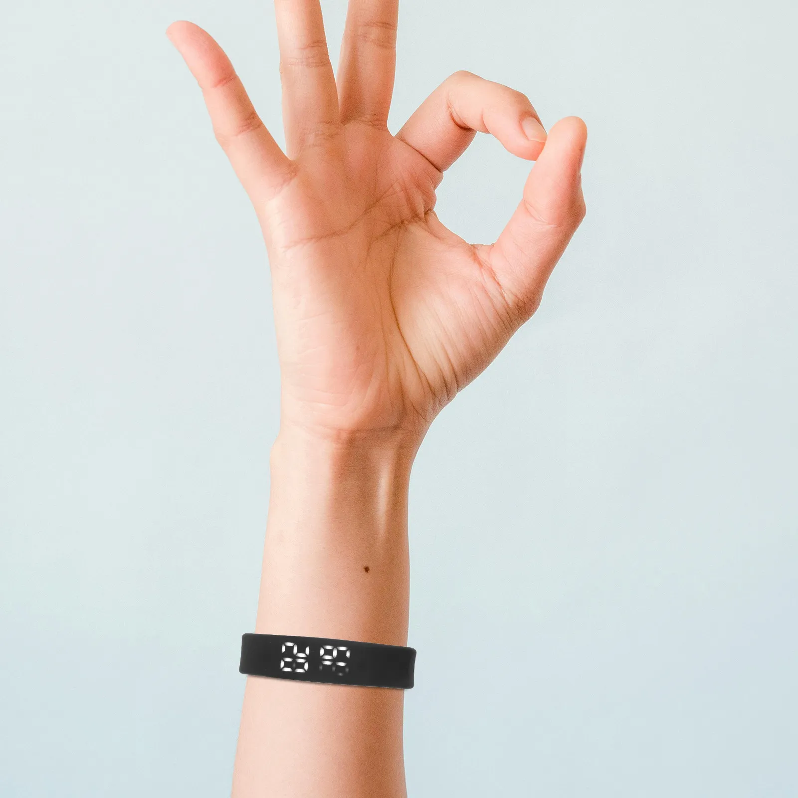 USB Rechargeable Smart Wristband with Thermometer and Vibration Alert Black Adjustable Silicone Band 255x16x9.2mm for Outdoor