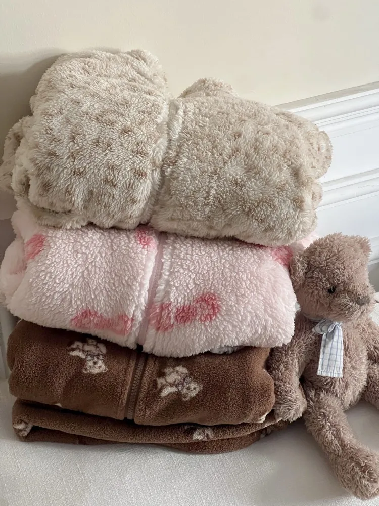 بيجامة للأولاد والبنات ملابس منزلية سميكة من القطيفة ناعمة ومريحة ملابس خارجية مريحة مطبوعة بشكل لطيف