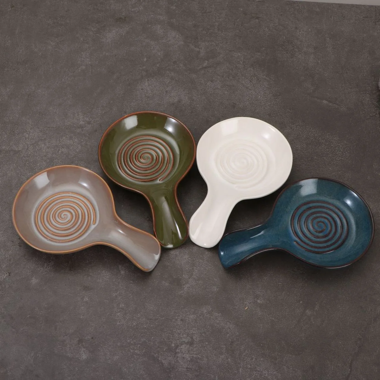 Retro Aesthetic Ceramic Utensil Holder Threaded Design Kitchen Tableware Storage Rack for Spoons Spatulas Household Decor