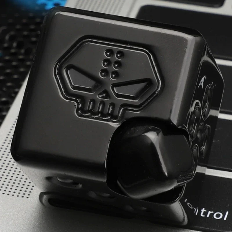 Fidget Toy Skull Dice Spinner a mano Trottola 3in1 Cubo magnetico quadrato Adulti Studente Strumento antistress Regalo EDC