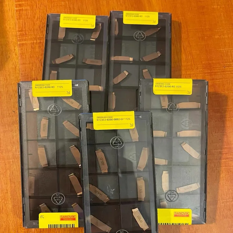 

Hard alloy cutting blades N123G2-0300-0004-GF 1125