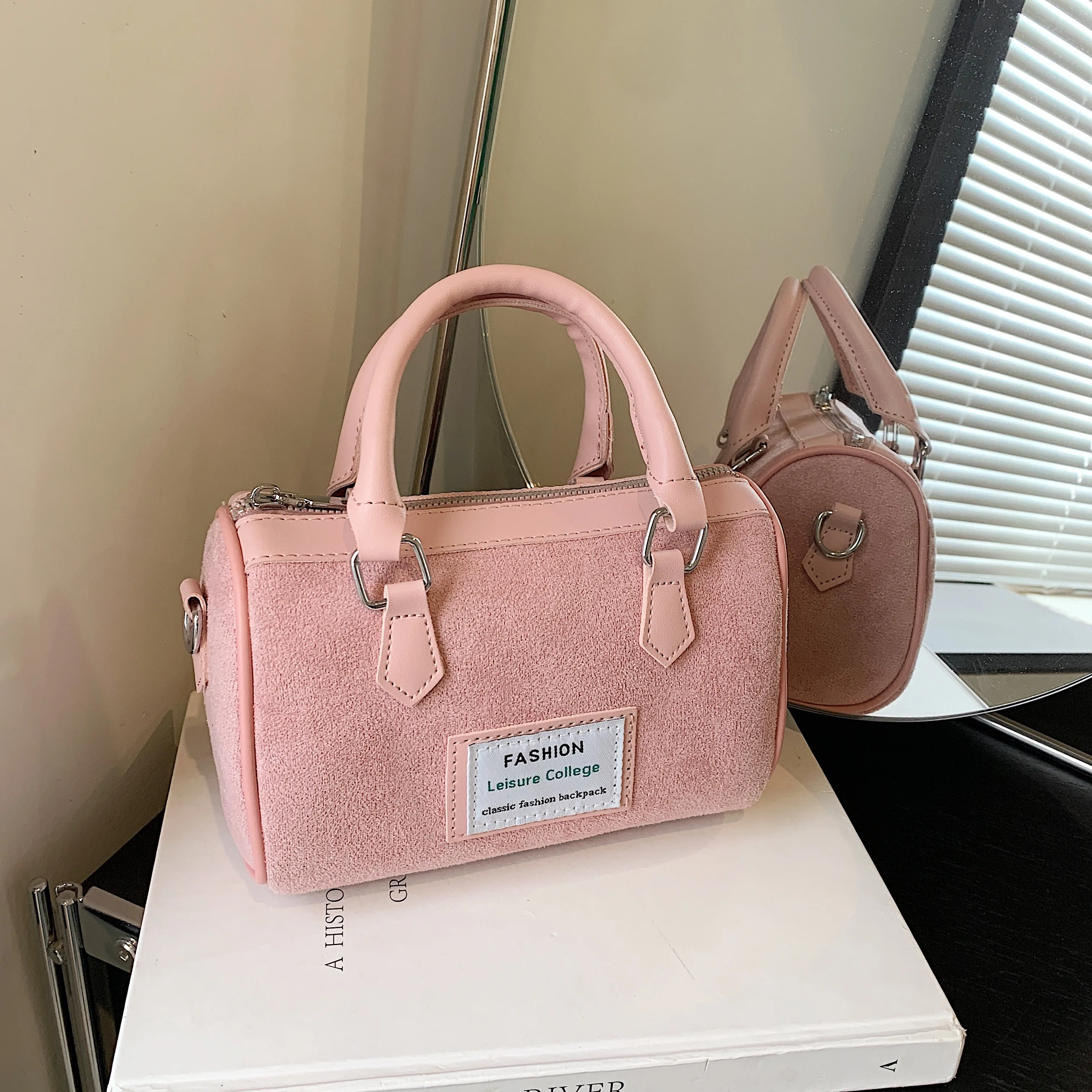 

Simple and stylish leather lettered bucket bag with adjustable shoulder strap