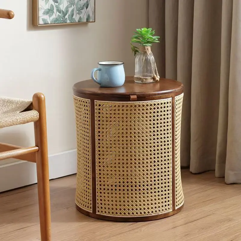 طاولة قهوة مستديرة من الخشب الصلب على الطراز الياباني، غرفة معيشة صغيرة، طاولة جانبية للأريكة