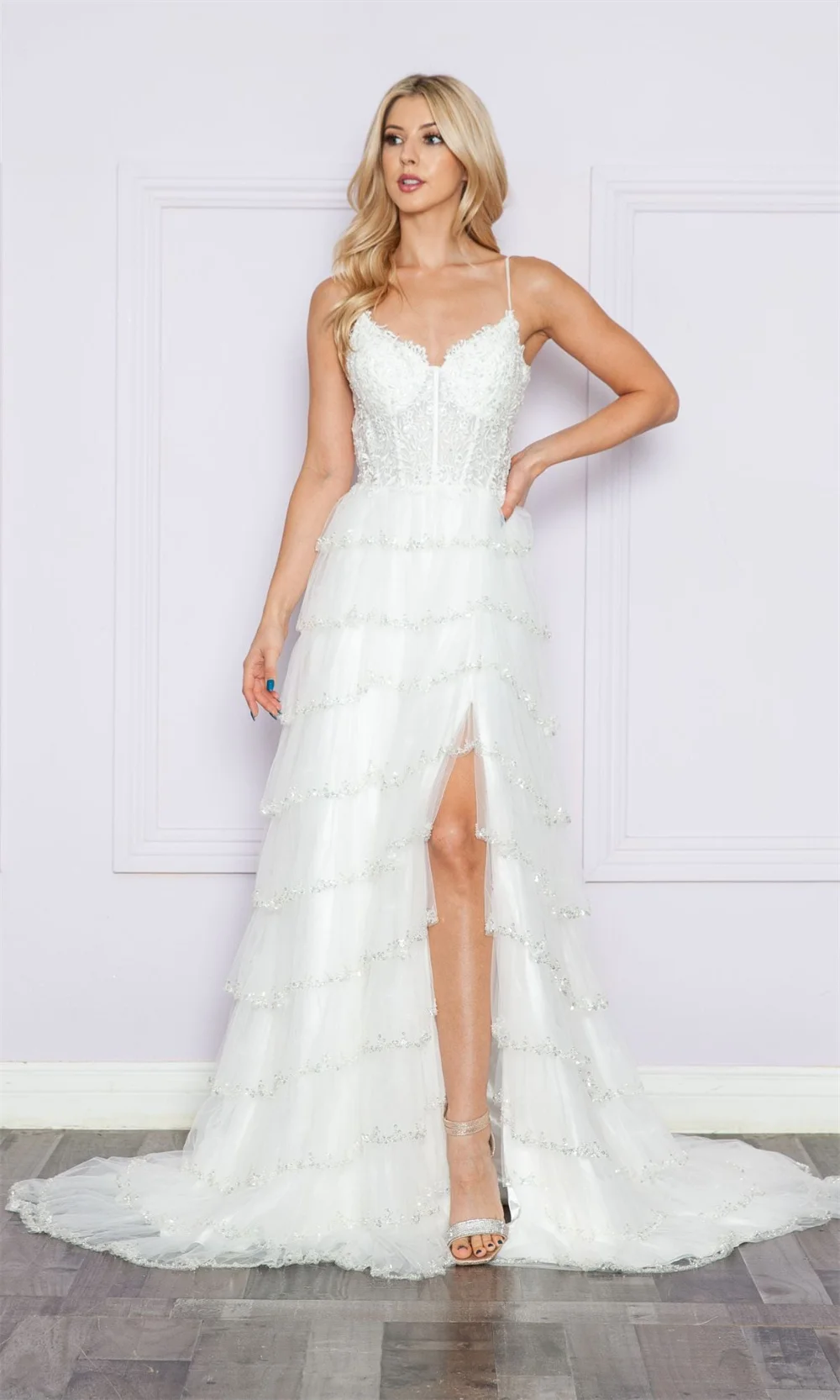 

Spaghetti Straps Lace Applieques Prom Dresses With Split Side Sequin Tiered Ruffles A-line Long Evening Gown Backless Ball Dress
