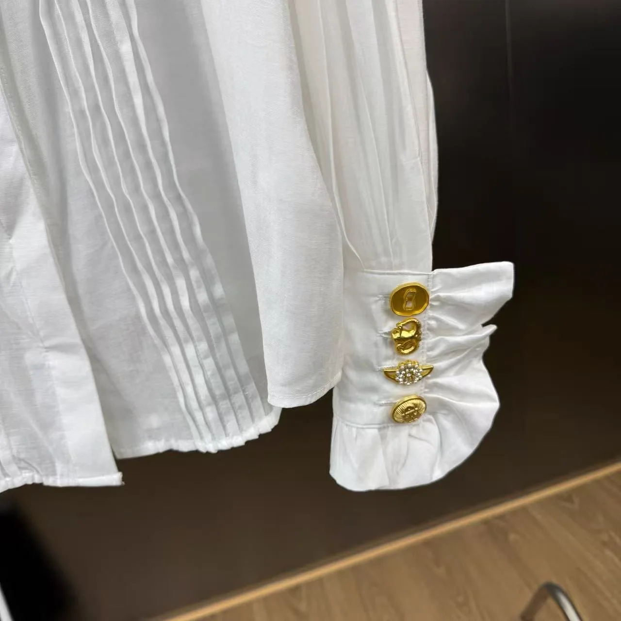 High Street Shirts Women's Autumn and Winter Metal Buckle Pleated Mushroom Border Palace Style White Medium Length Shirts