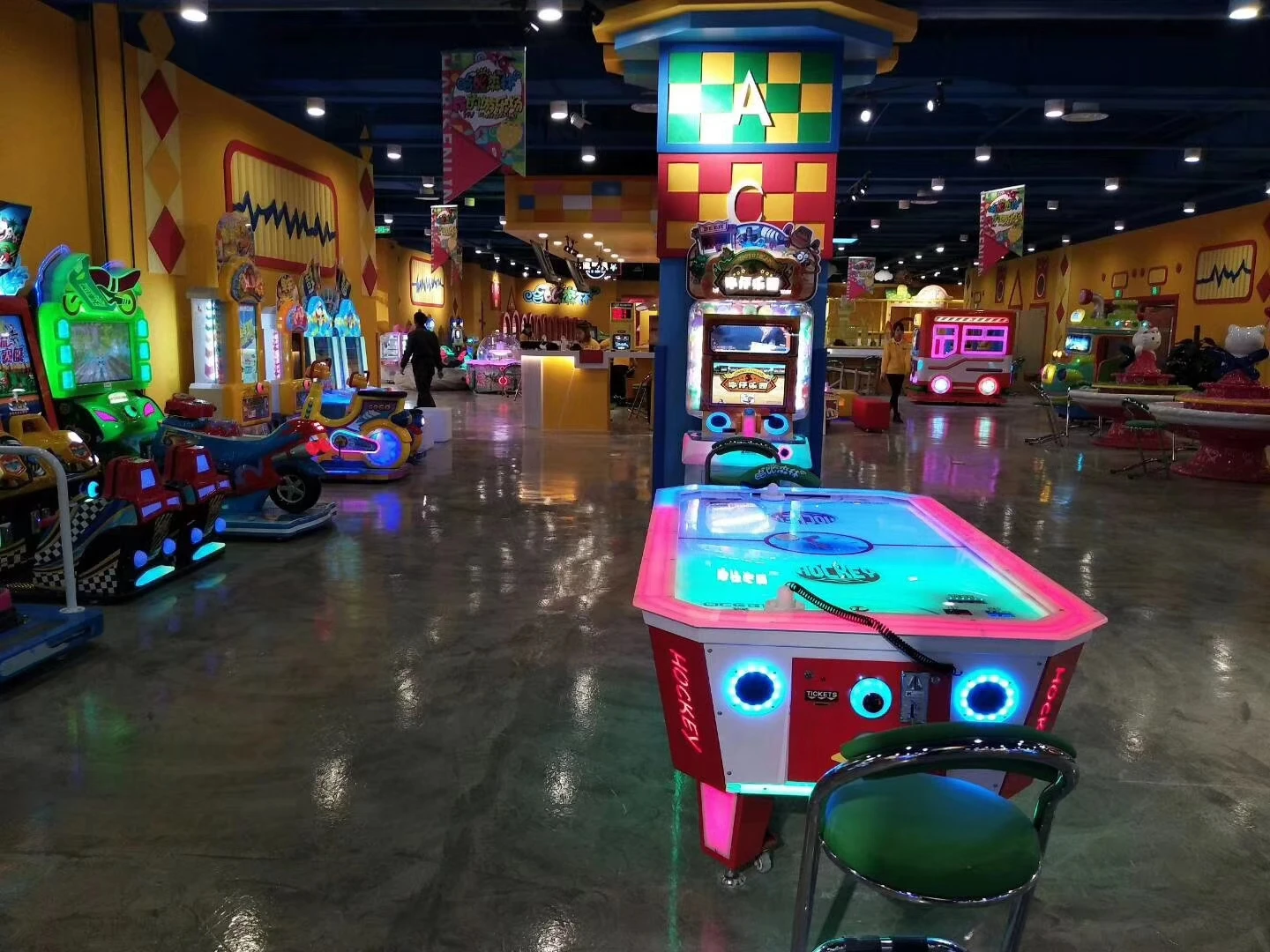 Popular Coin Operated Indoor Sports Arcade Machine Luxury Hockey Ball  for Sale