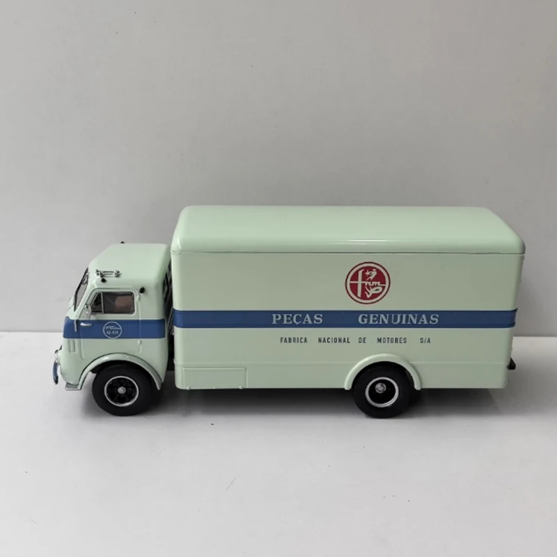 

IXO 1:43 Масштаб FNM D11000 Грузовик из пластика и сплава Модель автомобиля Статическая коллекция Украшенные праздничные игрушки Сувенирный подарок