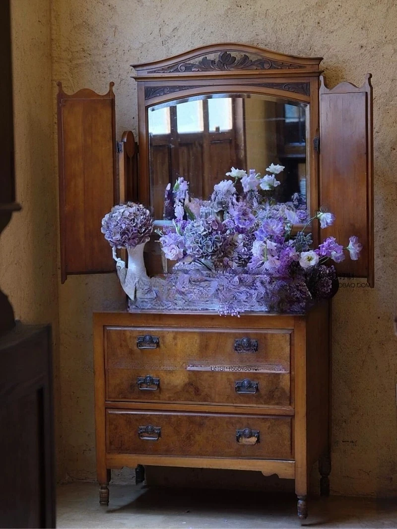 Medieval solid wood carving flower dining side cabinet retro old locker storage studio B & B mirror display locker