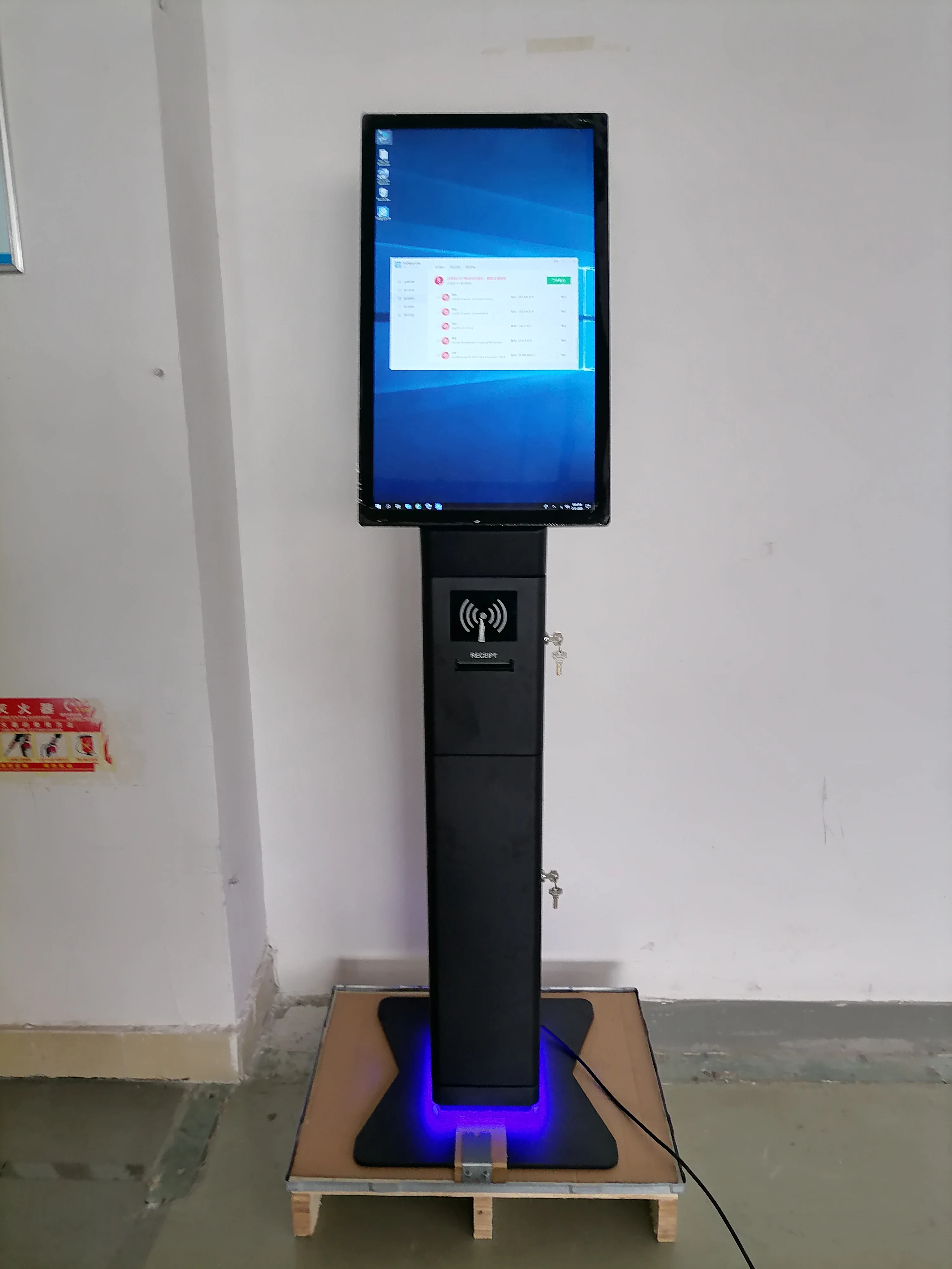

Автономный терминал самообслуживания для заказа товаров с оплатой по QR-коду