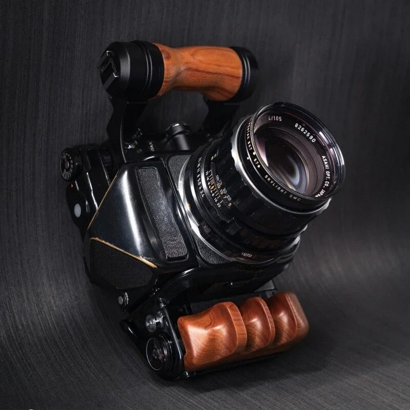 Suitable for Pentax 67 6x7 right-hand handle set, not original.