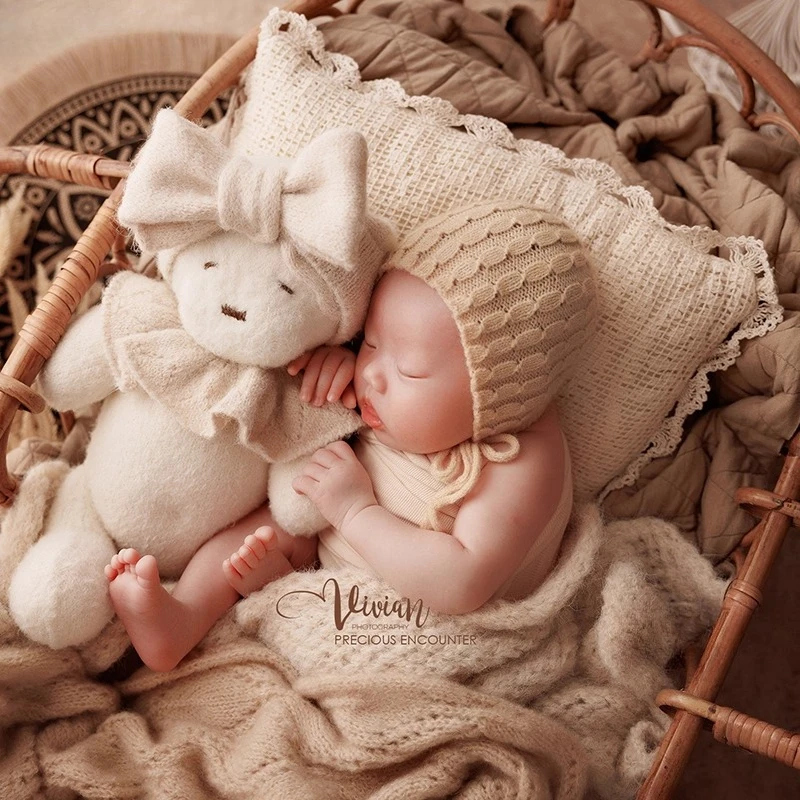 Newborn Photography Props Retro Rattan Crib Knitted Outfit Floral Headband Bear Doll Decor Accessories for Studio Photoshoot
