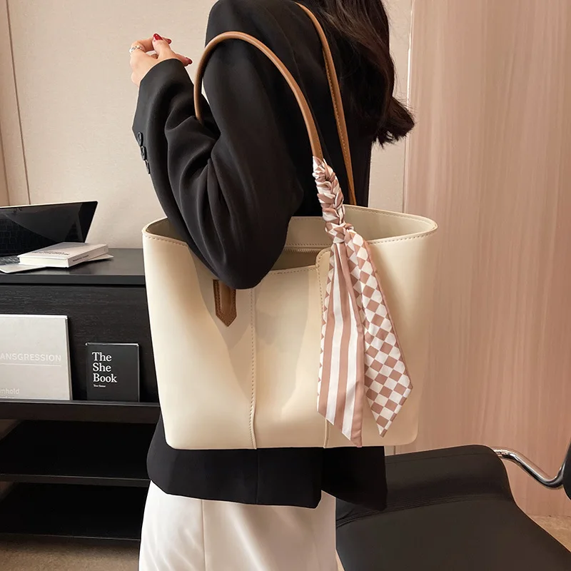 Simple Commuter Large Capacity Tote Bags For Women Trend Luxury Designer Cute Korean Style Leisure Single Shoulder Shopping Trip