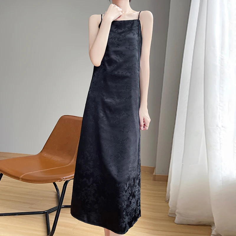 실크 새틴 민족풍 자카드 원넥 캐미솔 드레스, 고급스러운 느낌과 슬림한 분위기, 롱 스커트