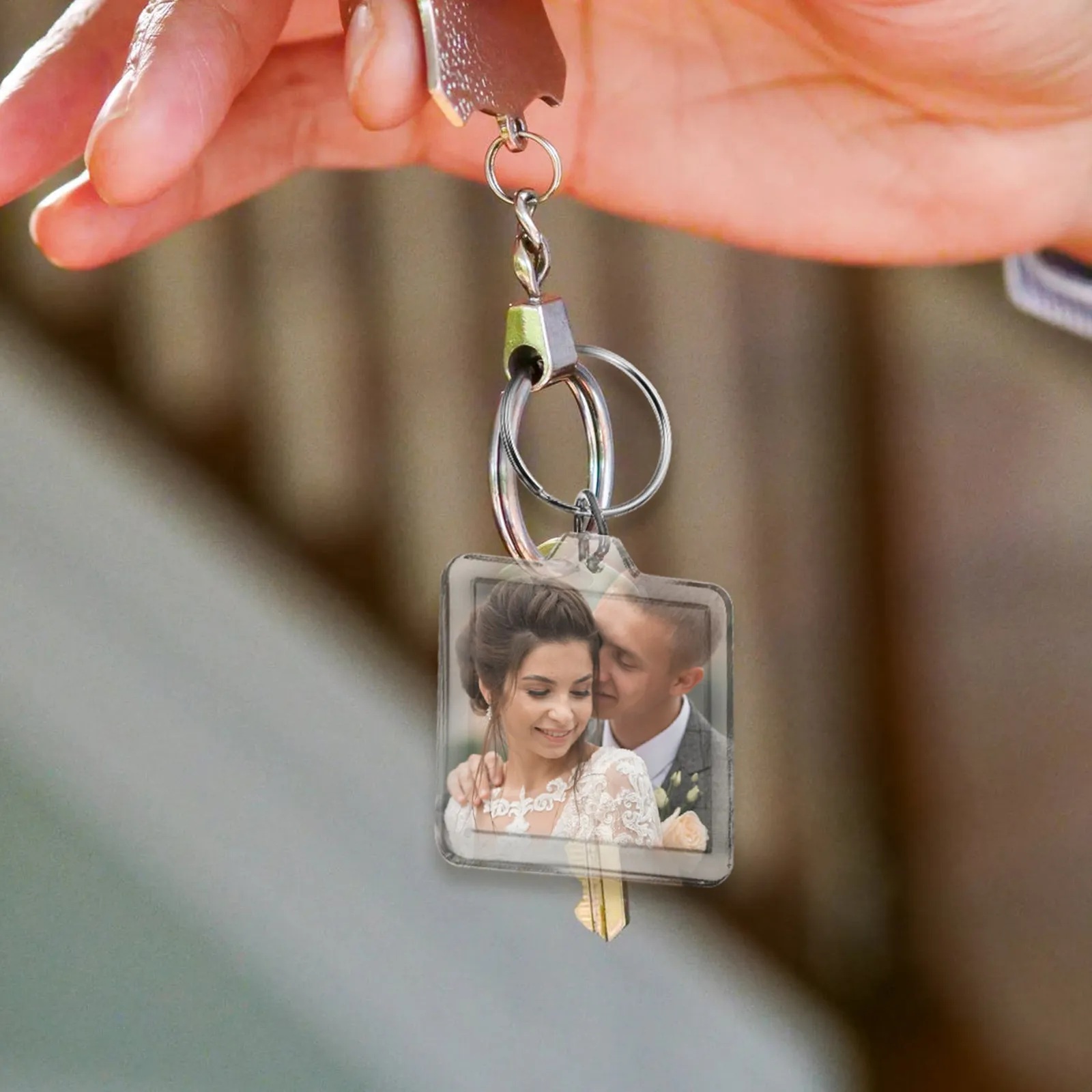 20Pcs Acrylic Keychain Photo Frame Key Pendant Small Mini Picture Frame for Birthday Valentine Gift Travel Commemoration