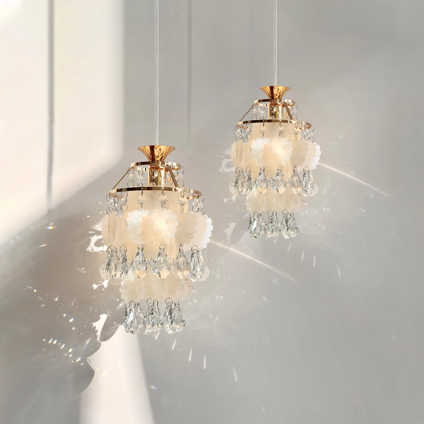 French retro crystal light luxury and beautiful shell bedside small chandelier living room entrance balcony light