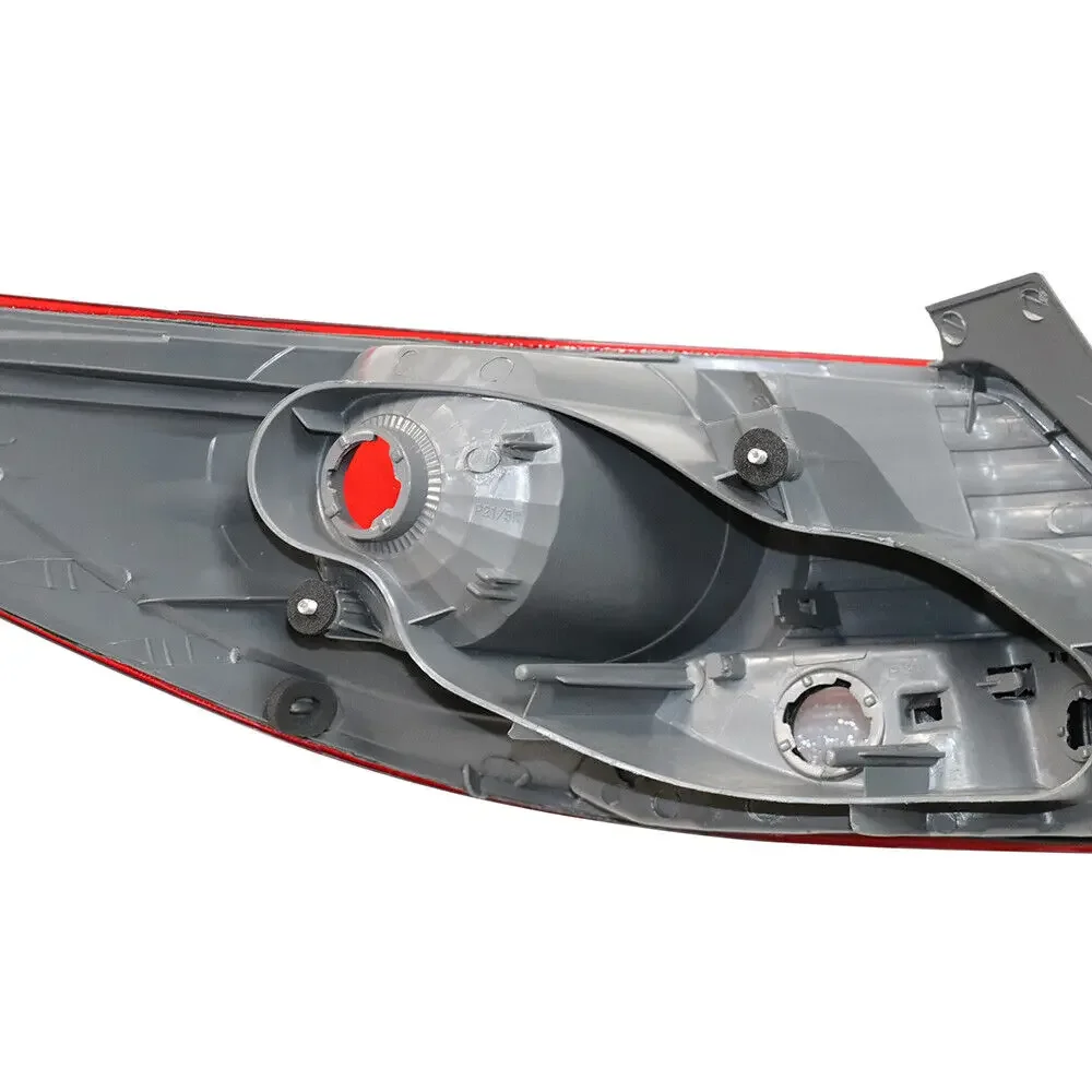 ไฟท้ายด้านขวาแบบฮาโลเจนสำหรับรถยนต์ฮุนได แอคเซนต์ ปี 2012 2013 2014