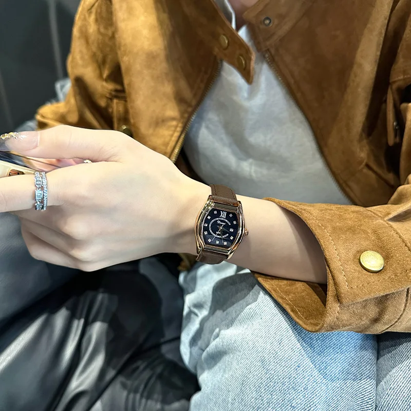 

New luxuryleather strap women's wristwatchtonneau-shaped quartz watch simple and elegant a highend selection of women's watches.