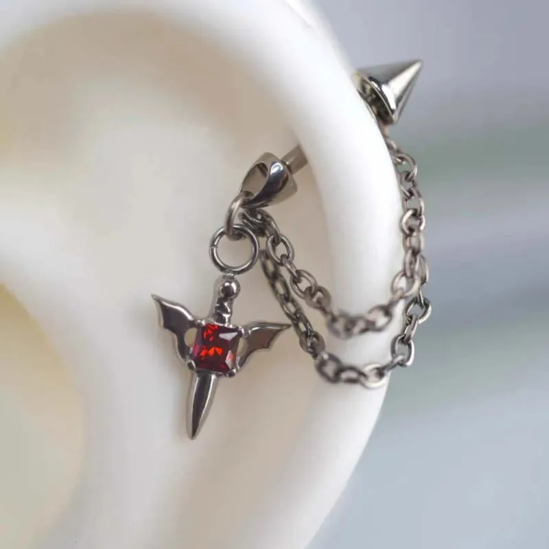 Pendiente Piercing de circonita roja con cadena de ala de acero inoxidable para mujeres y hombres, pendiente gótico de Color plateado con remache para hueso del oído, joyería Y2K