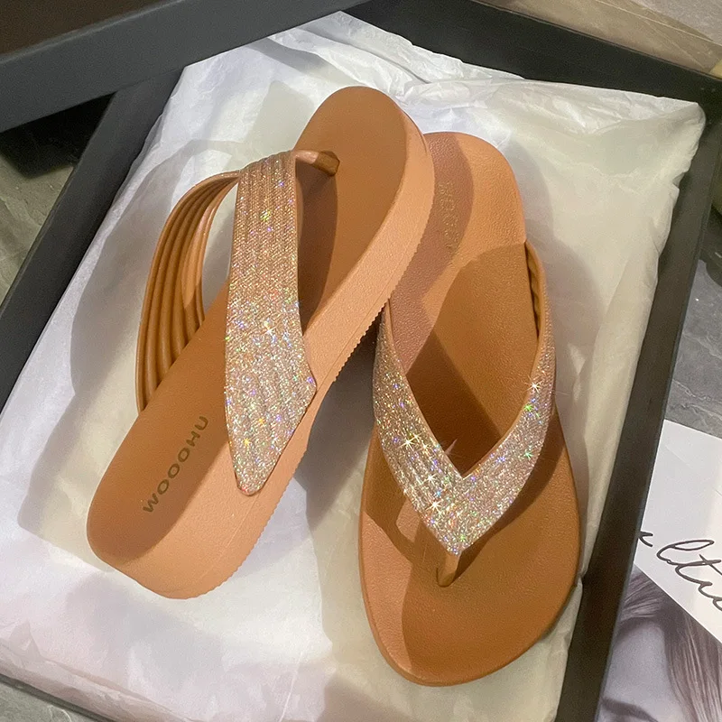 Melhor venda mulheres slides qualidade strass inclinação salto antiderrapante sandálias coreano moda verão versátil flip-flops legal chinelo