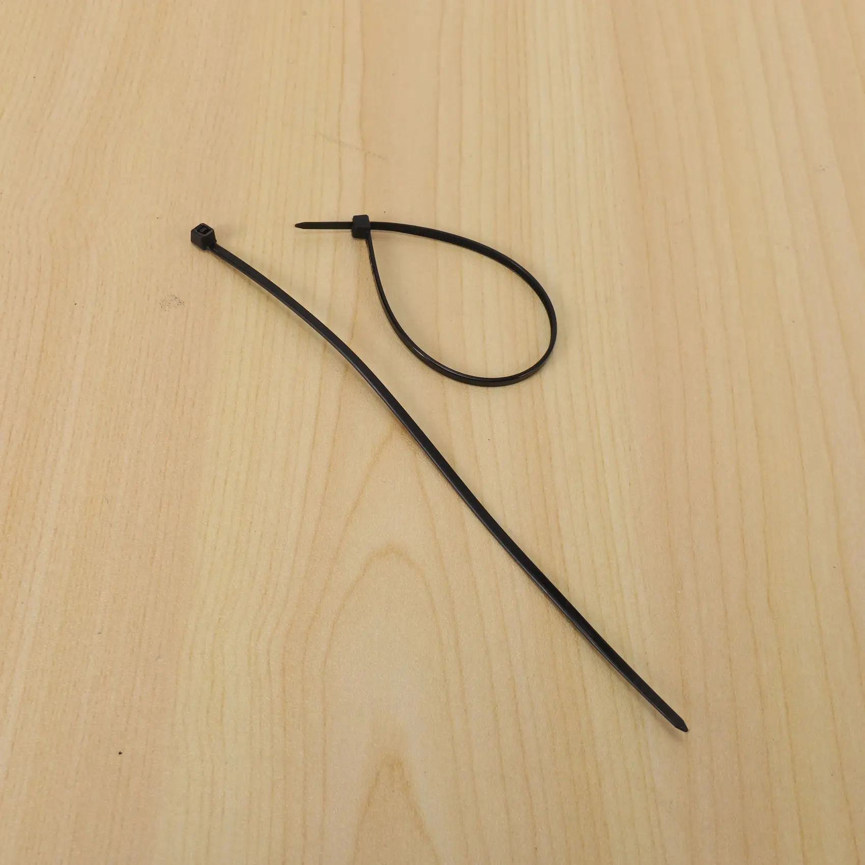 THIVN-600 Pcs 150 X 1.8Mm Electrical Cable Tie Wrap Nylon Fastening Black