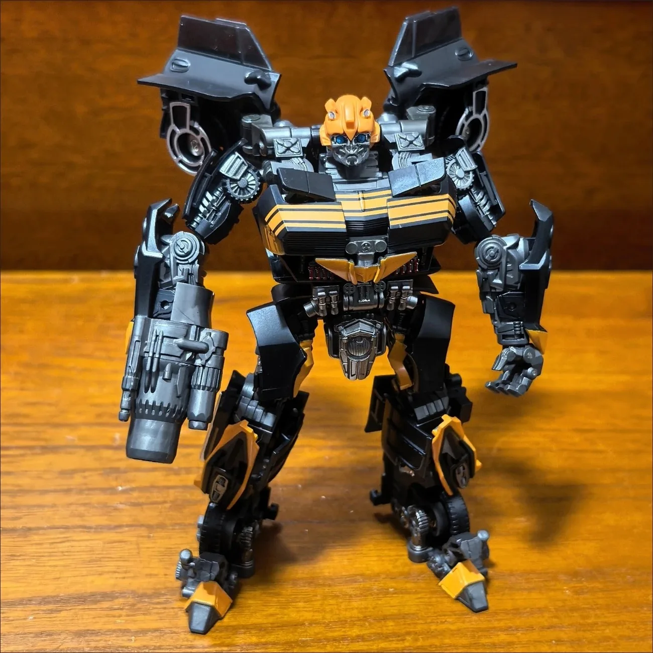 

BaiWei Transformation Toys TW1038 Dark Bee Autobot 16.5cm Robot Joint Mobility Models Action Figures Adults Fun Boy Gift