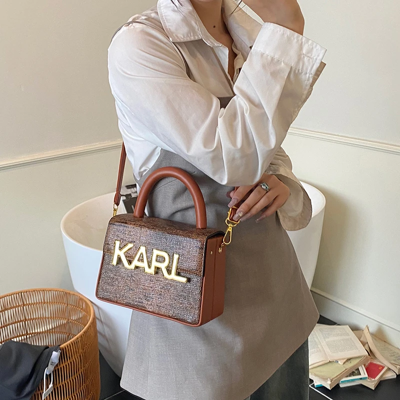 

Повседневная спортивная сумка через плечо для женщин на короткие поездки с полиуретановым материалом, водонепроницаемый дизайн, несколько отделений, регулируемый ремешок