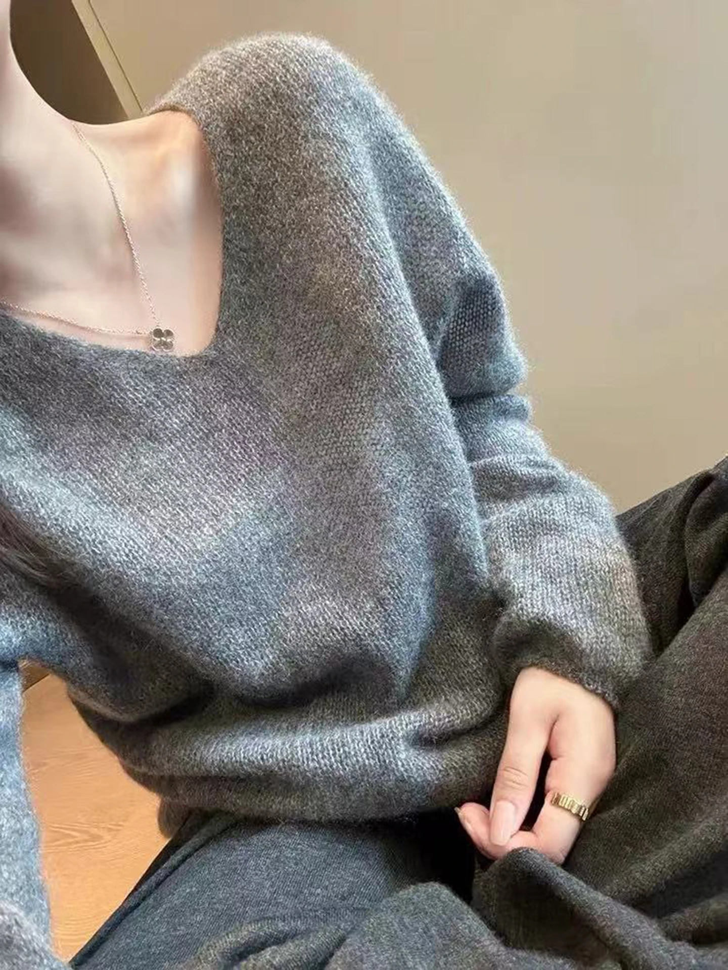 

New 100% pure cashmere sweater in autumn and winter women's V-neck soft waxy loose lazy wind sweater bottoming shirt