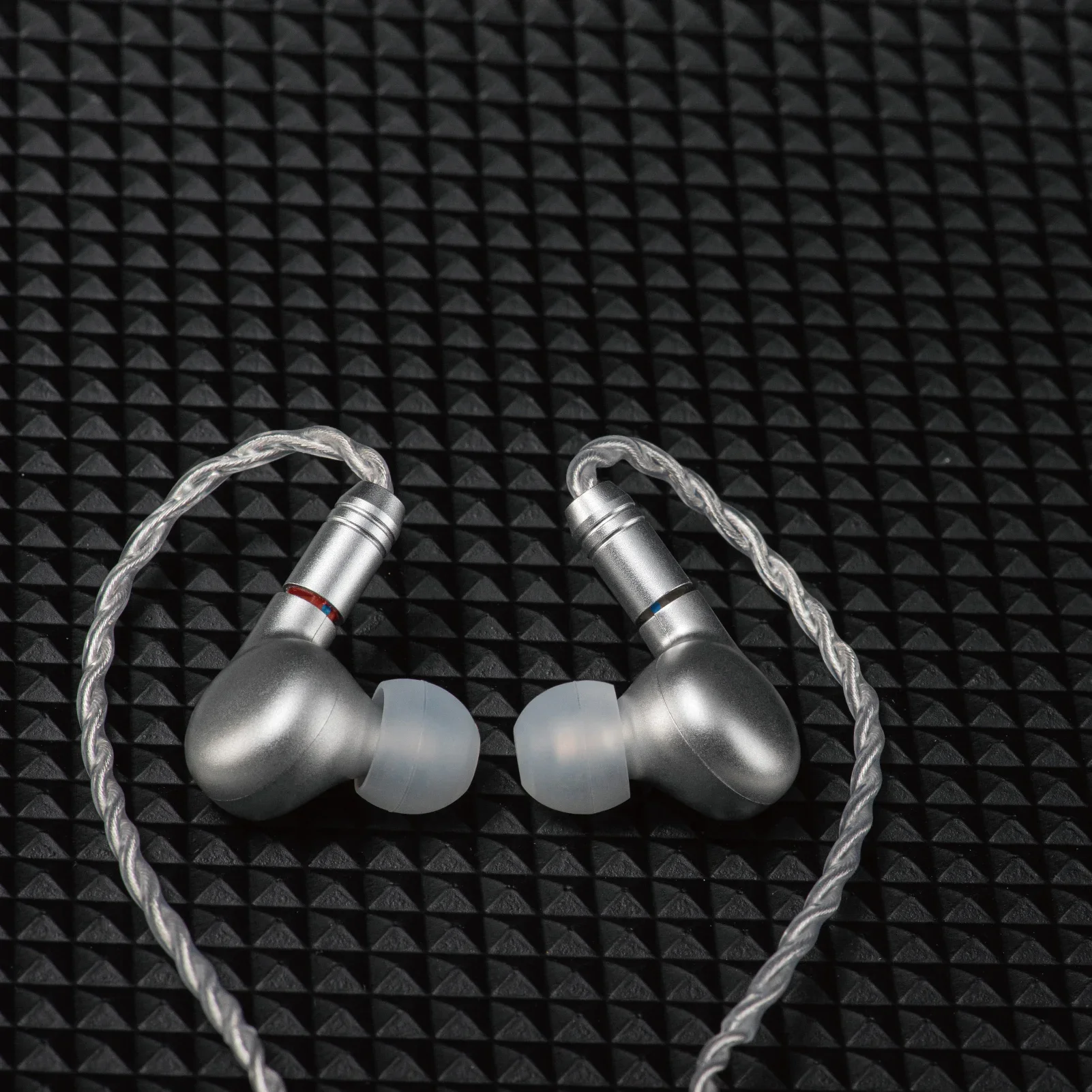 

TINHIFI C5 In-Ear IEMs HiFi Earphones Customized Balanced Armature Driver Monitor 0.78mm 2Pin CNC Aluminum Material Headphones