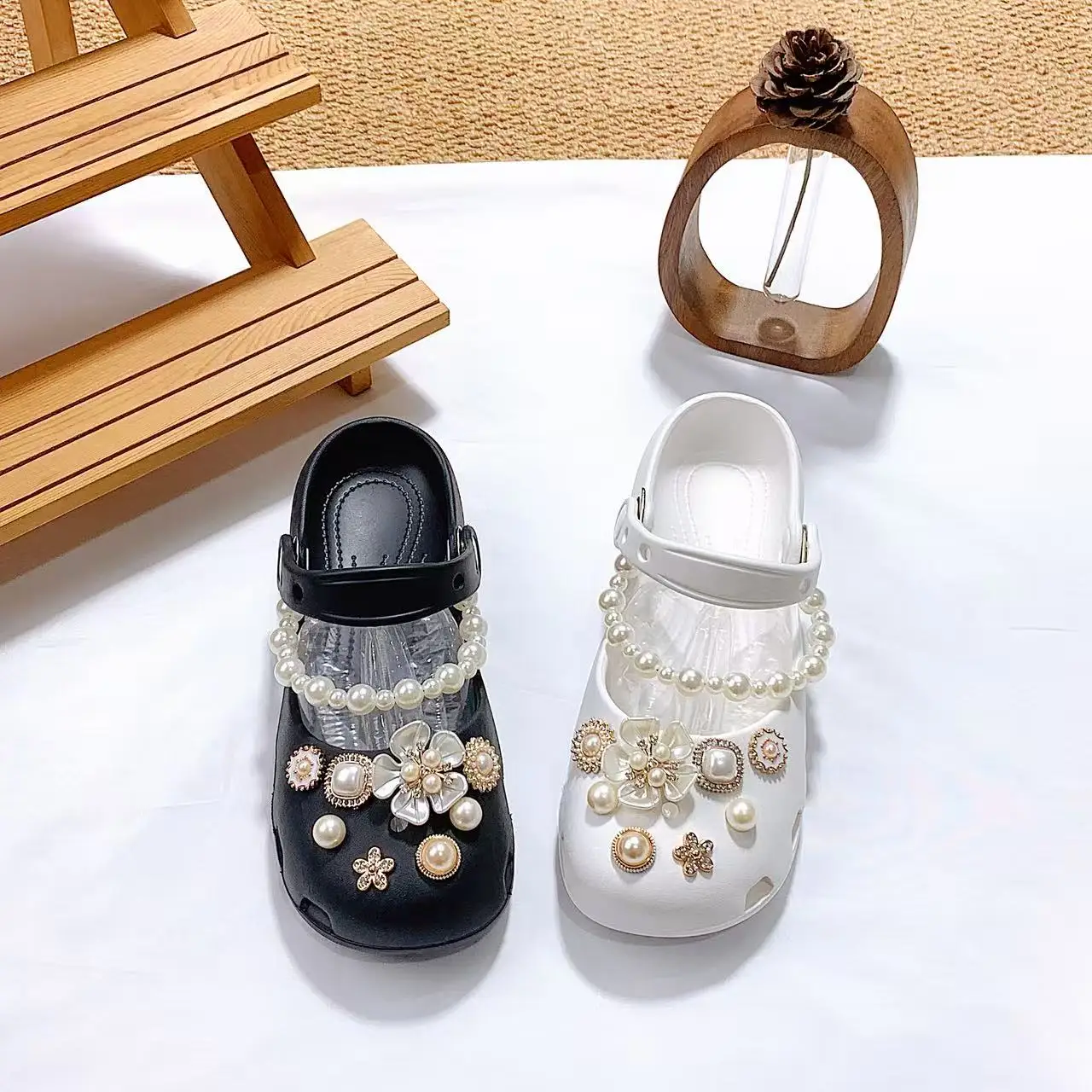 Pearl Chain Mary Jane Clogs for Women, Summer Luxury Floral Pearl Shoe Set, Non-Slip Closed-Toe Sandals, Dual-Wear Ballet Clogs, Flat Sandals