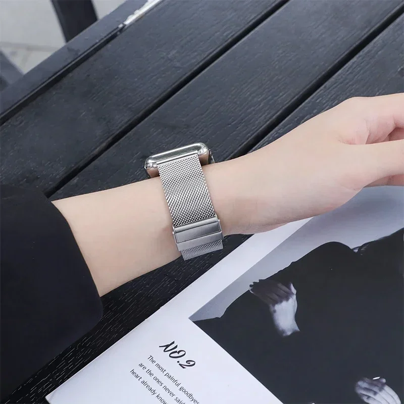 Cinturino milanese per cinturino Apple watch 44mm 40mm 45mm 41mm 49mm 42mm 46mm braccialetto con fibbia serie iWatch 10 9 7 8 6 5 se 4 3 ultra 2