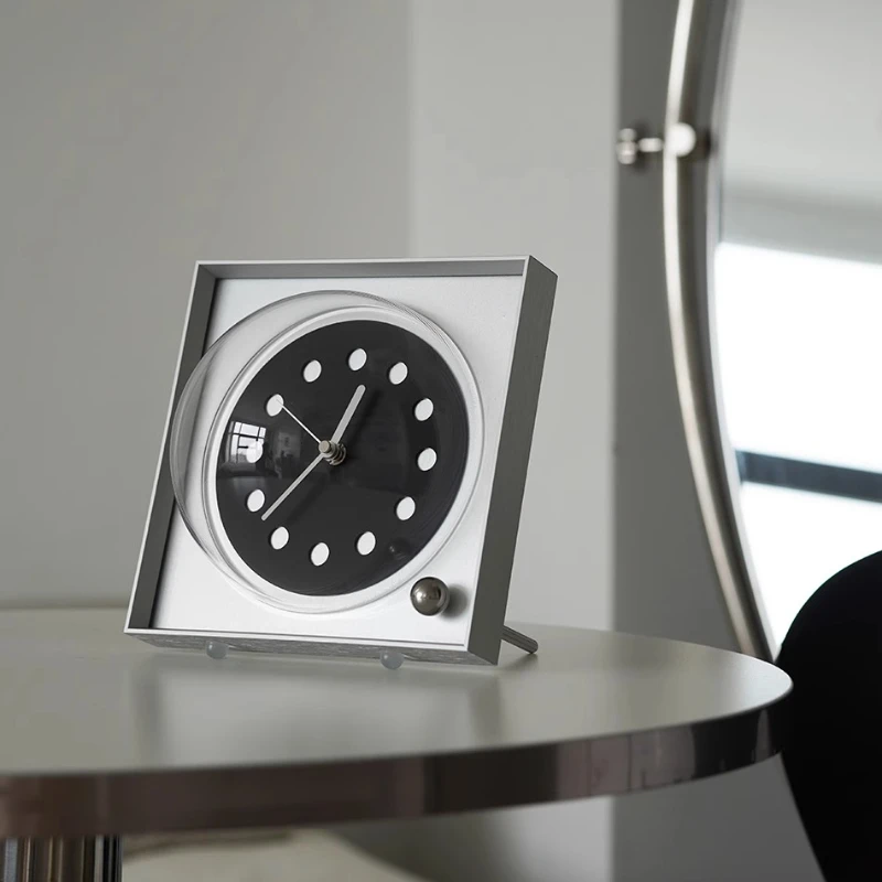 

Advanced Black Decoration Desk Clock Retro Living Room Clock Watch Nightstand Alarm Clock Decoration Dining Table Accessories