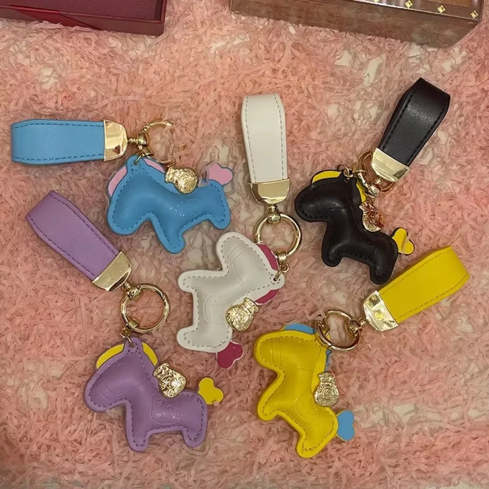 مخصص النقش بالليزر اسم الأصالة جلد البقر المعادن المهر متعدد الألوان المفاتيح سيارة موتو كيرينغ حلقة رئيسية مشبك سلاسل هدية