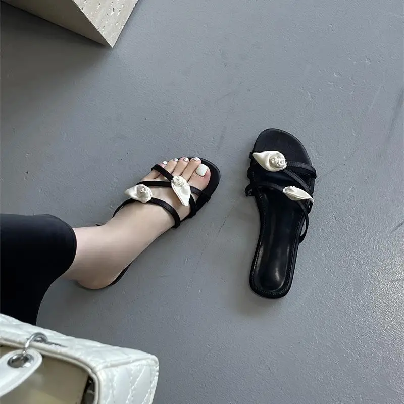 

Slippers Women's Sandals Summer 2025 Trend Fashion Black Satin Mini Rose Flowers Slides Ladies Flat Sandal Party Beach Hoilday