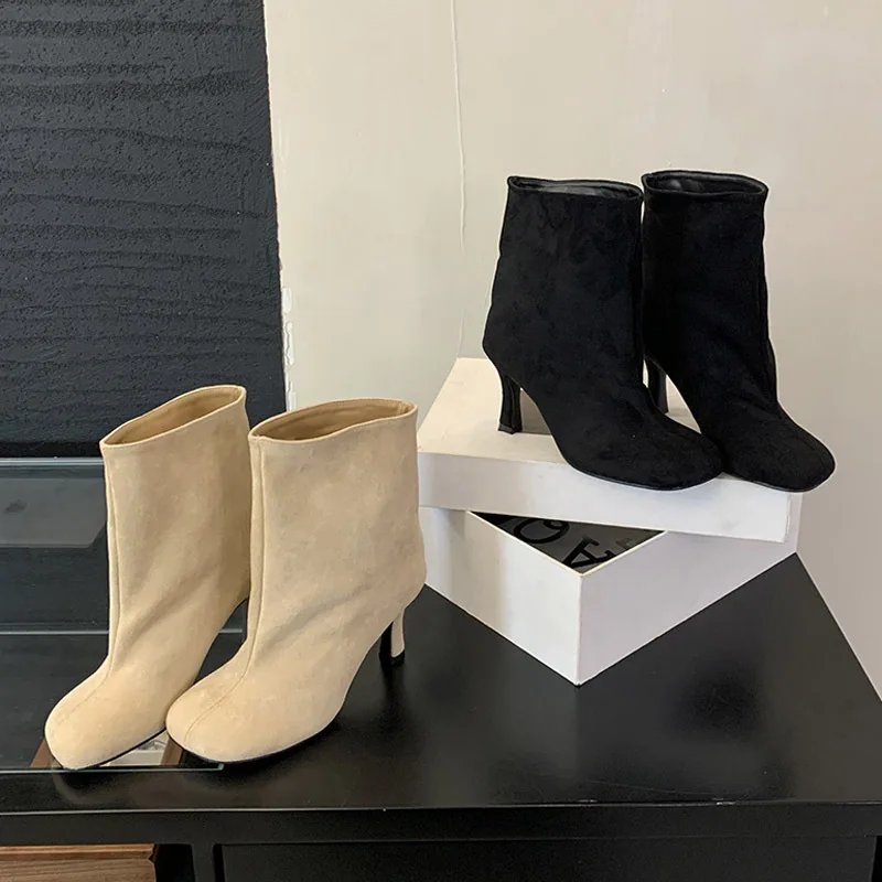 

Boots 2025 Winter New Style Simple Round Head High Heel Short Boots Commuter Versatile Solid Color Sleeve Women's Winter Boots