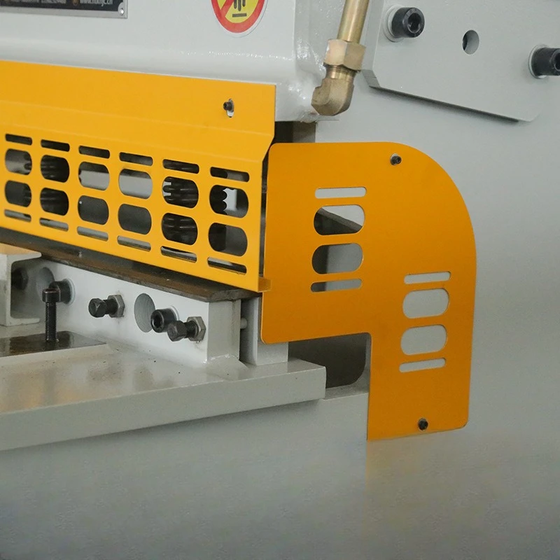 Cisaille à pendule hydraulique automatique QC12Y-6 × 2500, machine à commande numérique