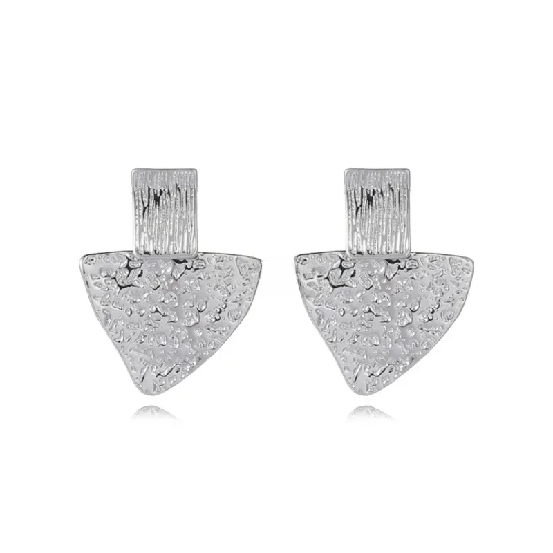 

Temperament simple and versatile metal triangle earrings women's fashion personality geometric stud earrings