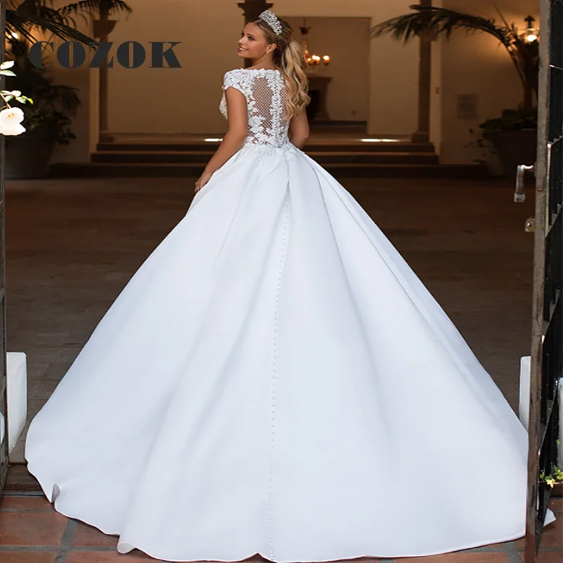 Sexy mangas curtas a linha vestidos de casamento de renda profundo decote em v apliques botão de cetim vestidos de noiva robe de mariée yw0216
